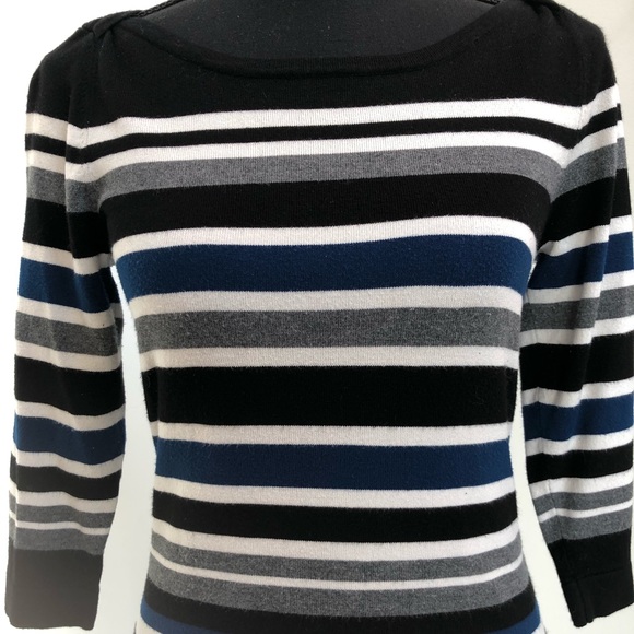 🔥MAKE ME AN OFFER!🔥 Striped sweater - Picture 2 of 7